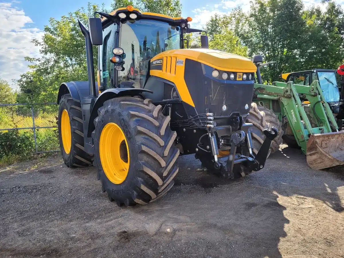 Gallery image 1 for Used 2019 JCB FASTRAC 8330 Tractor