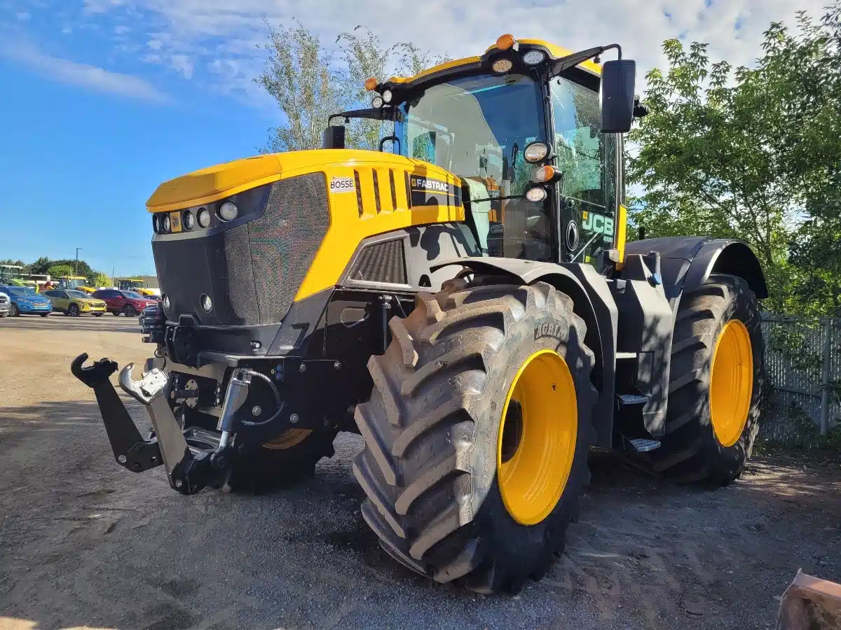 Gallery image 2 for Used 2019 JCB FASTRAC 8330 Tractor
