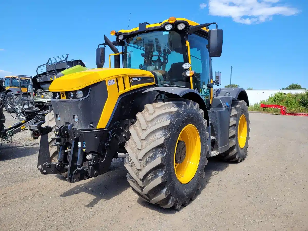 Gallery image 2 for Used 2023 JCB FASTRAC 4220 Tractor