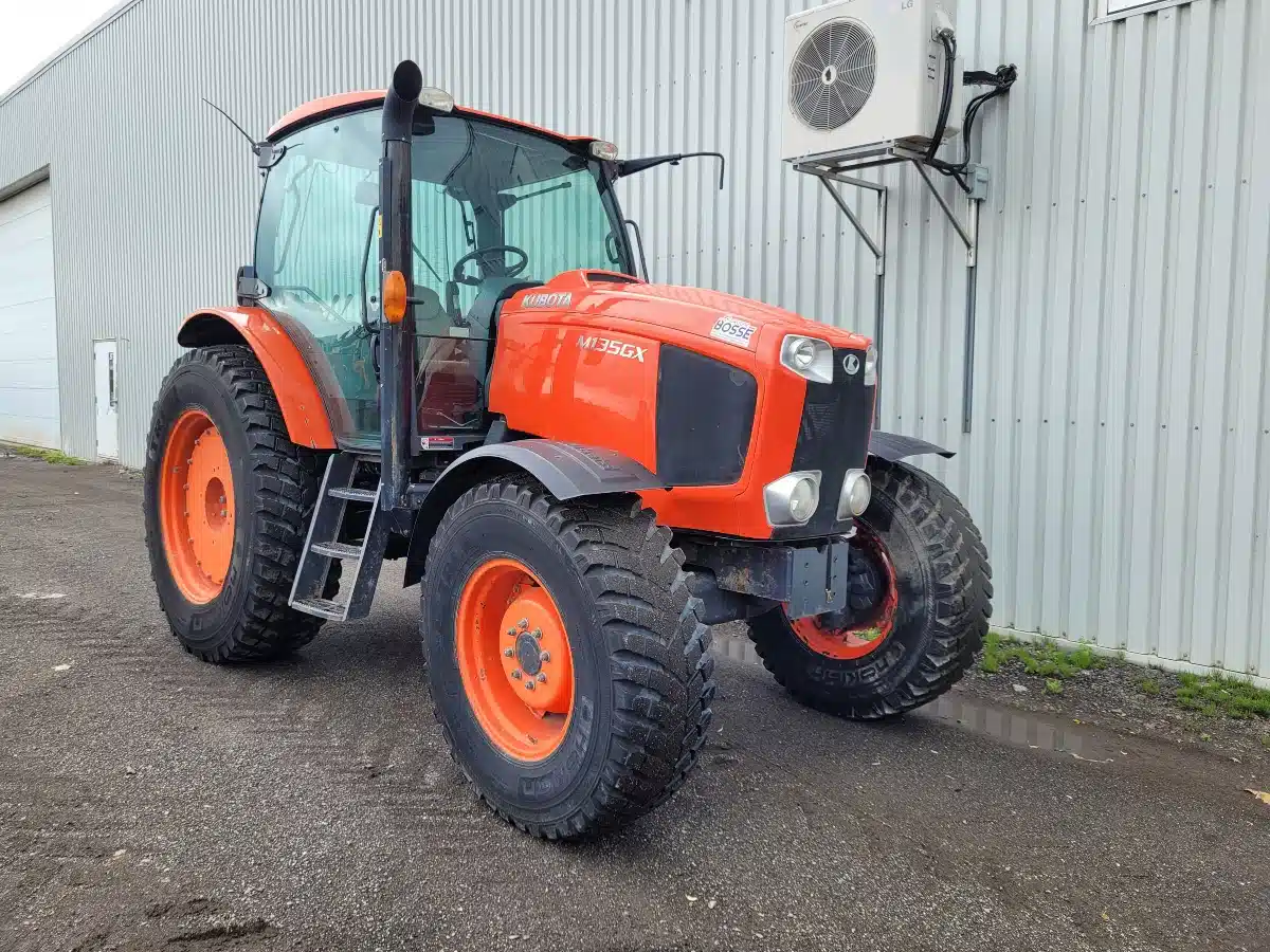 Photo de la Galerie 2 pour 2015 Kubota M135GX Tracteur