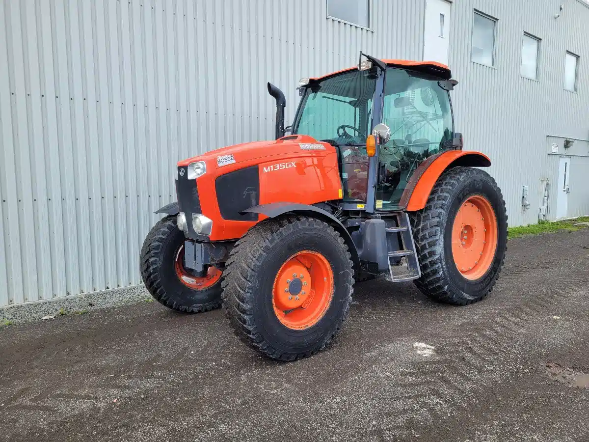 Photo de la Galerie 1 pour 2015 Kubota M135GX Tracteur