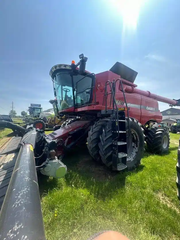 Gallery image 1 for Used 2014 Case 8230 Combine