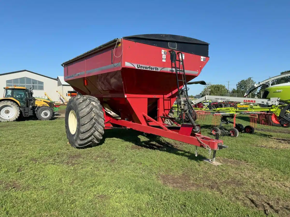 Gallery image 2 for Used 2011 Unverferth GC 7250 Grain Cart