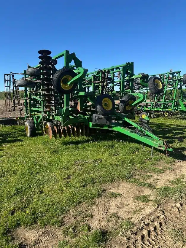 Gallery image 1 for Used John Deere 2310 CULTIVATOR Tillage