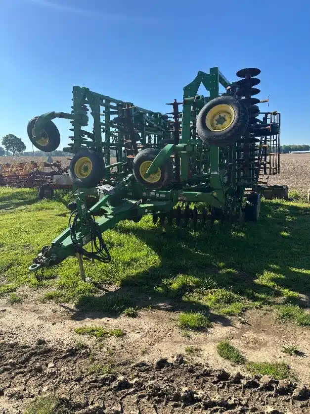 Gallery image 2 for Used John Deere 2310 CULTIVATOR Tillage