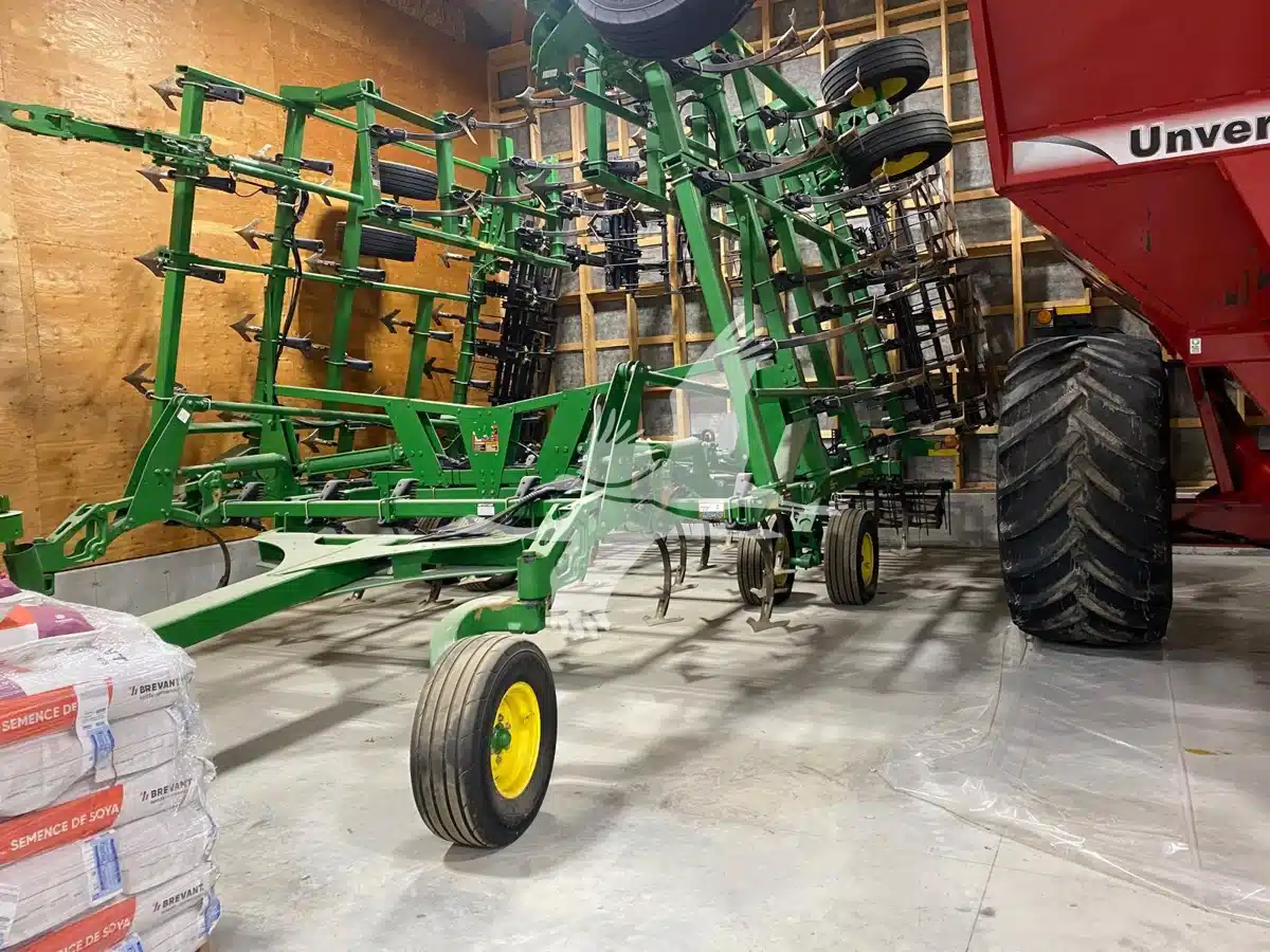 Gallery image 1 for 2017 John Deere 2210 Cultivator