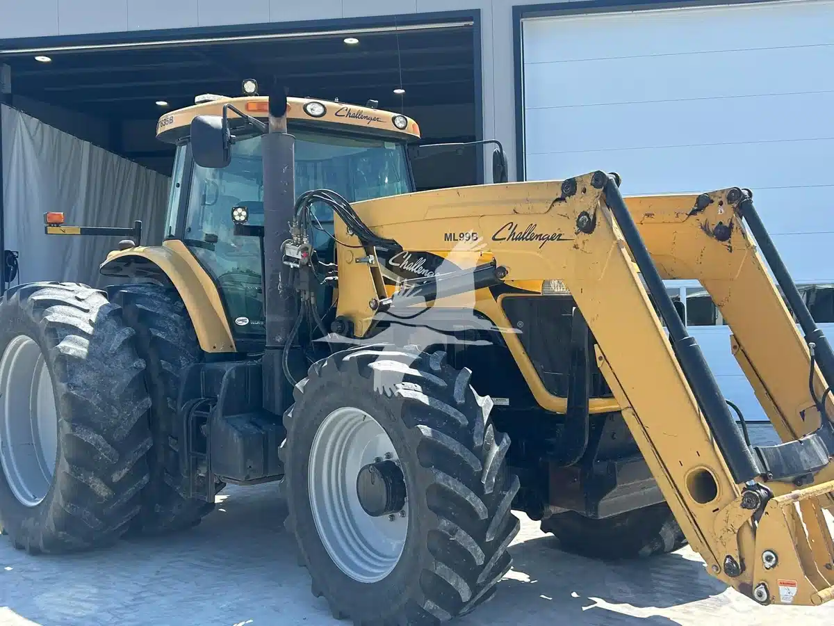 Gallery image 2 for 2005 Challenger MT635B Tractor
