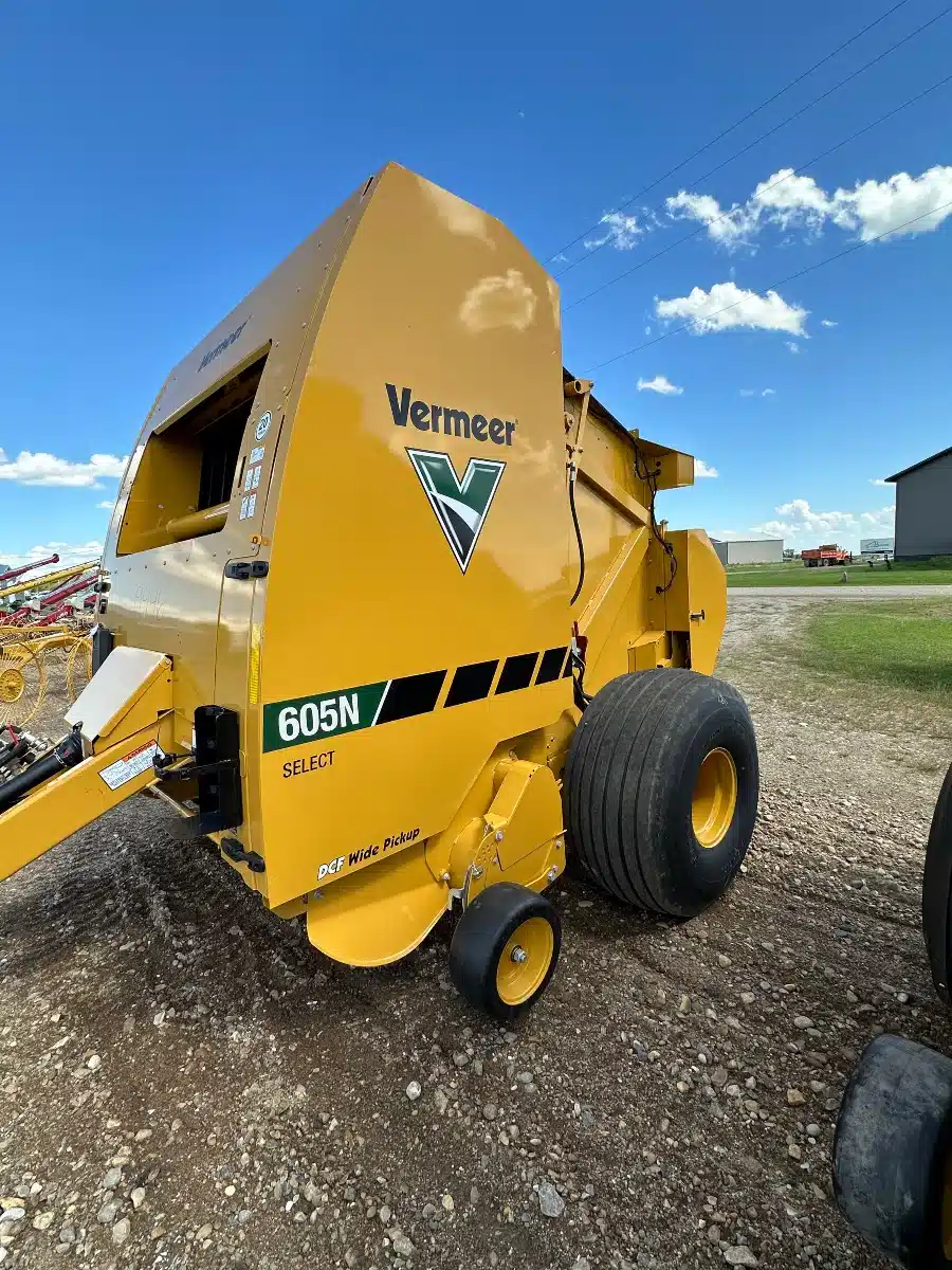 Gallery image 2 for New 2025 Vermeer 605N Select Round Baler