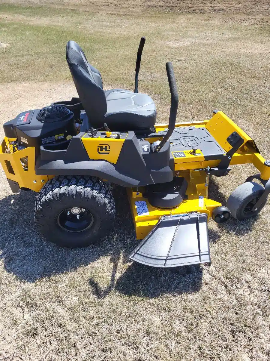Gallery image 1 for 2026 Hustler Turf RAPTOR X Mower - Zero Turn