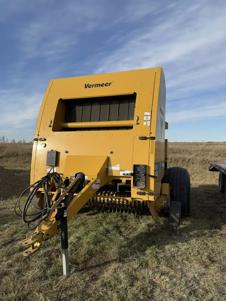 Gallery image 2 for 2019 Vermeer 605N Select Round Baler