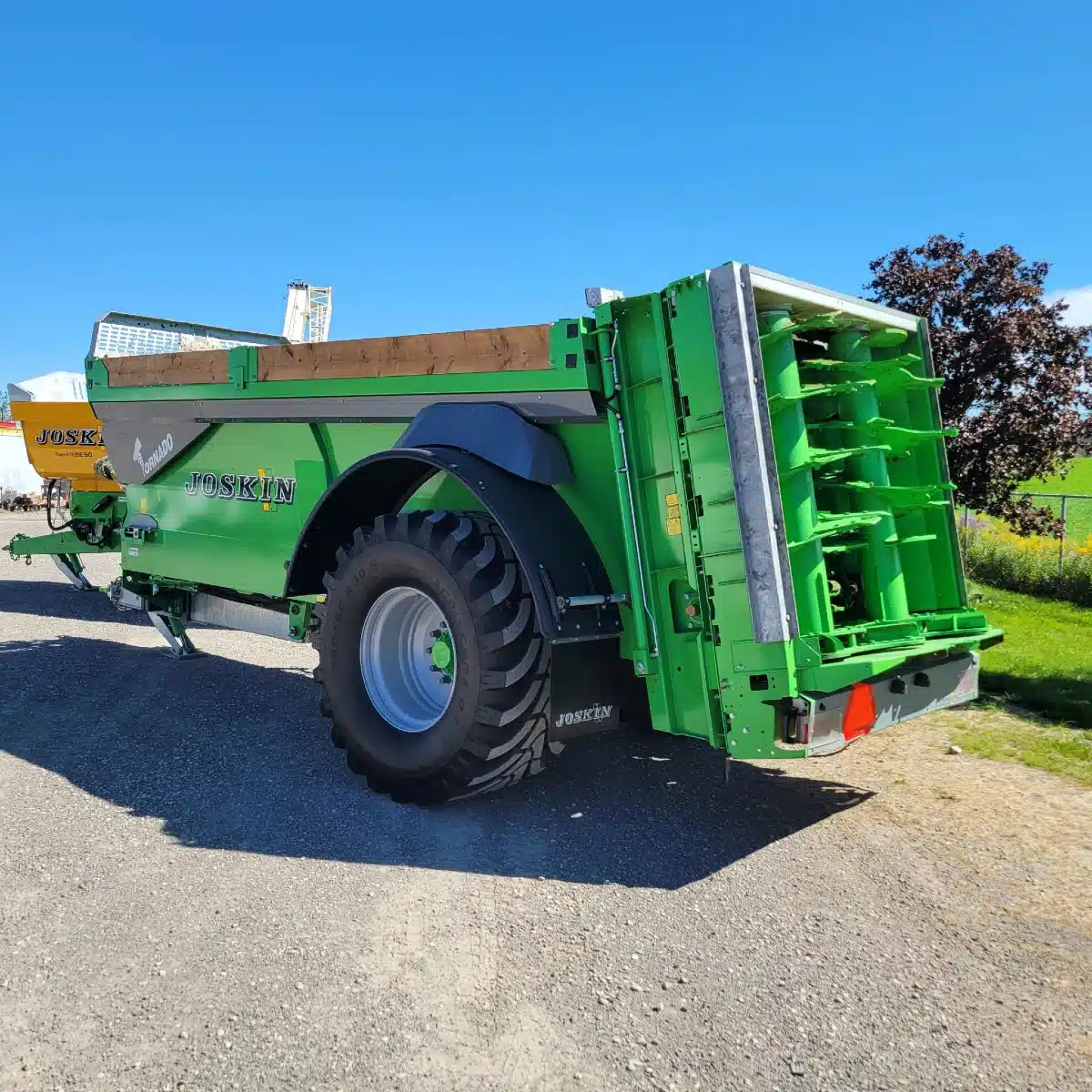 Gallery image 1 for 2025 Joskin T4-5511 Manure Spreader