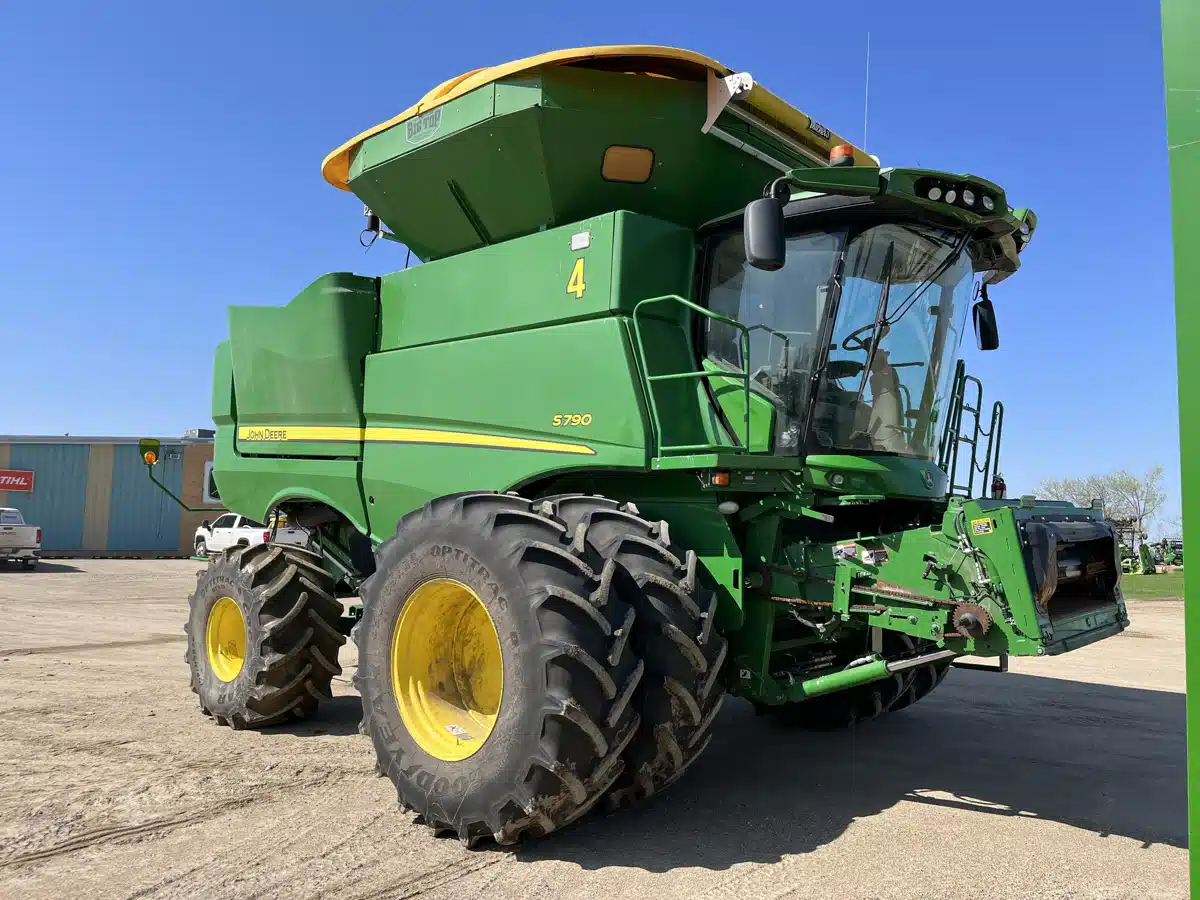 Gallery image 2 for Used 2019 John Deere S790 Combine