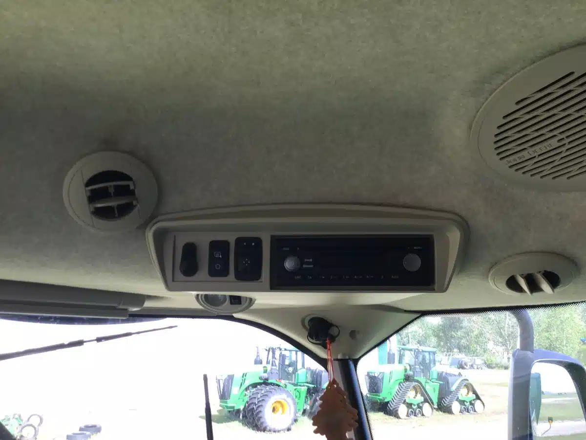 Gallery image 2 for Used 2016 John Deere S690 Combine