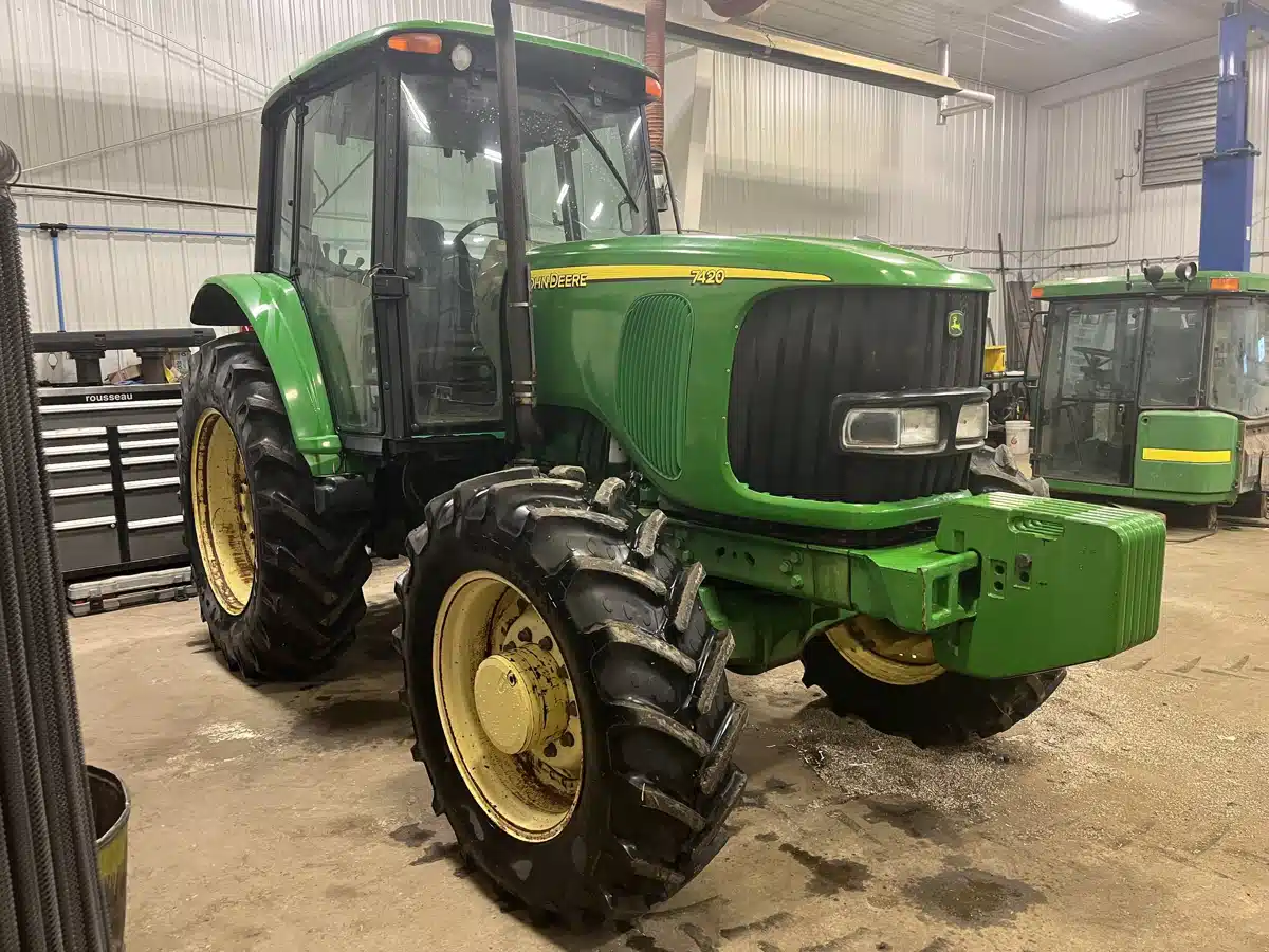 Gallery image 2 for Used 2005 John Deere 7420 Tractor