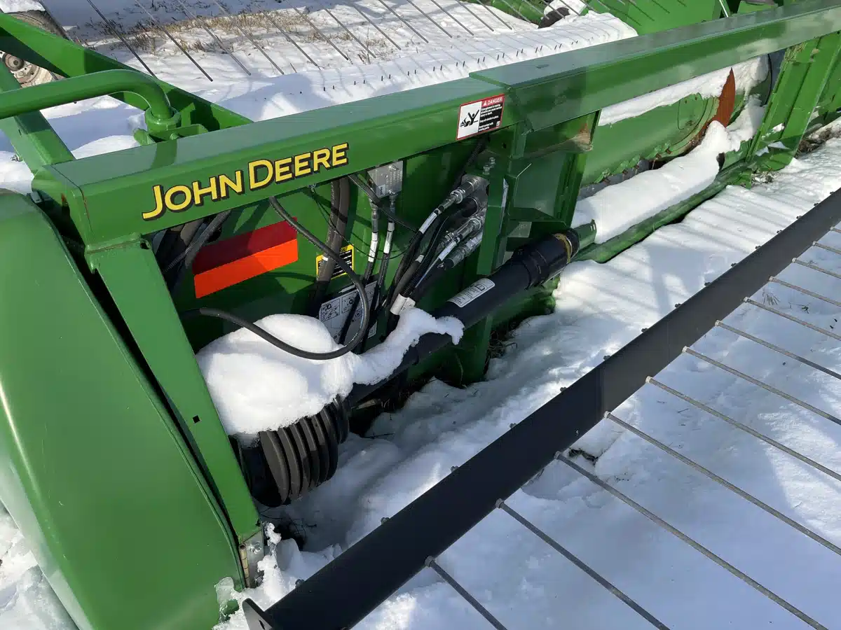 Gallery image 2 for Used 2019 John Deere 615P Header - Draper