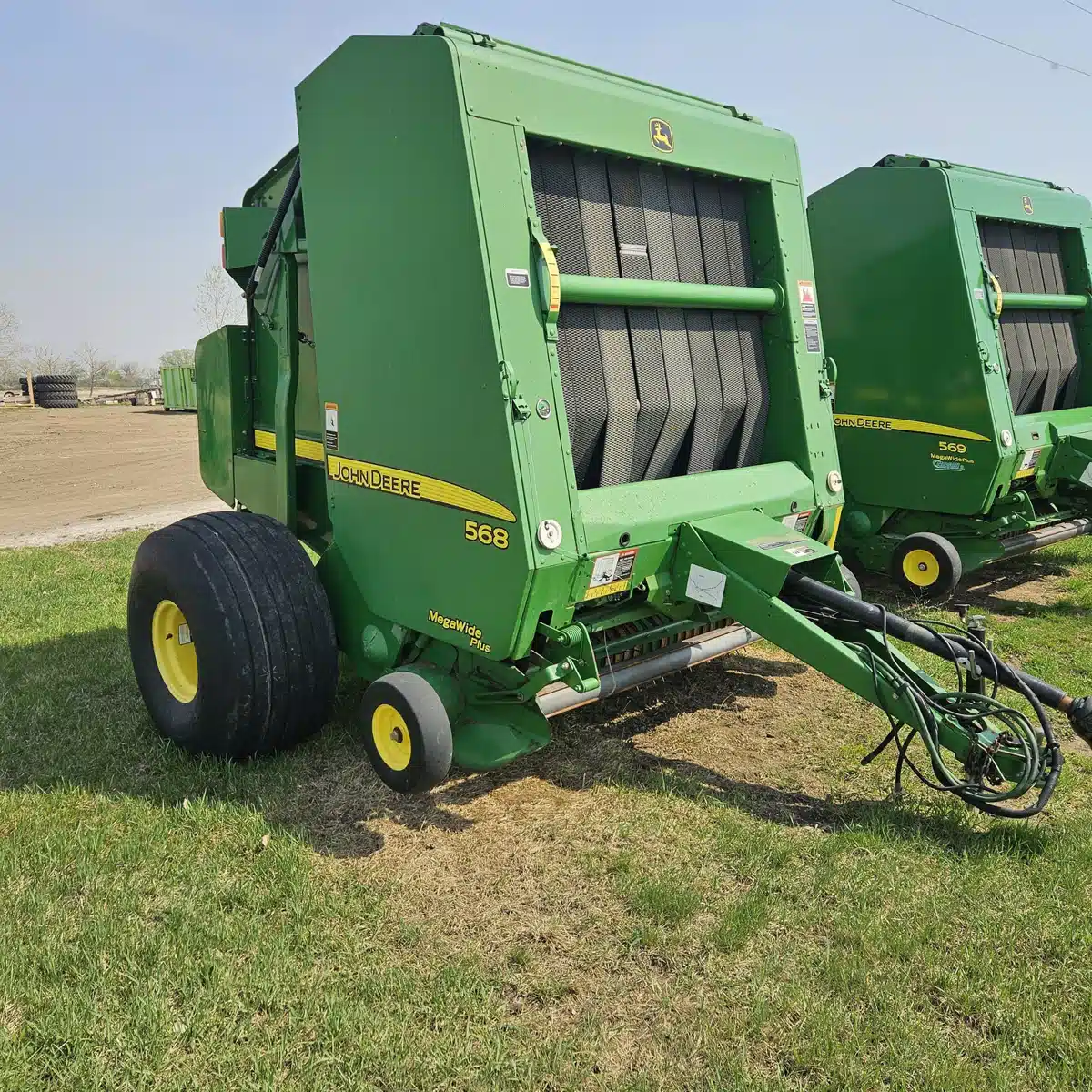 Gallery image 2 for Used 2009 John Deere 568 Round Baler