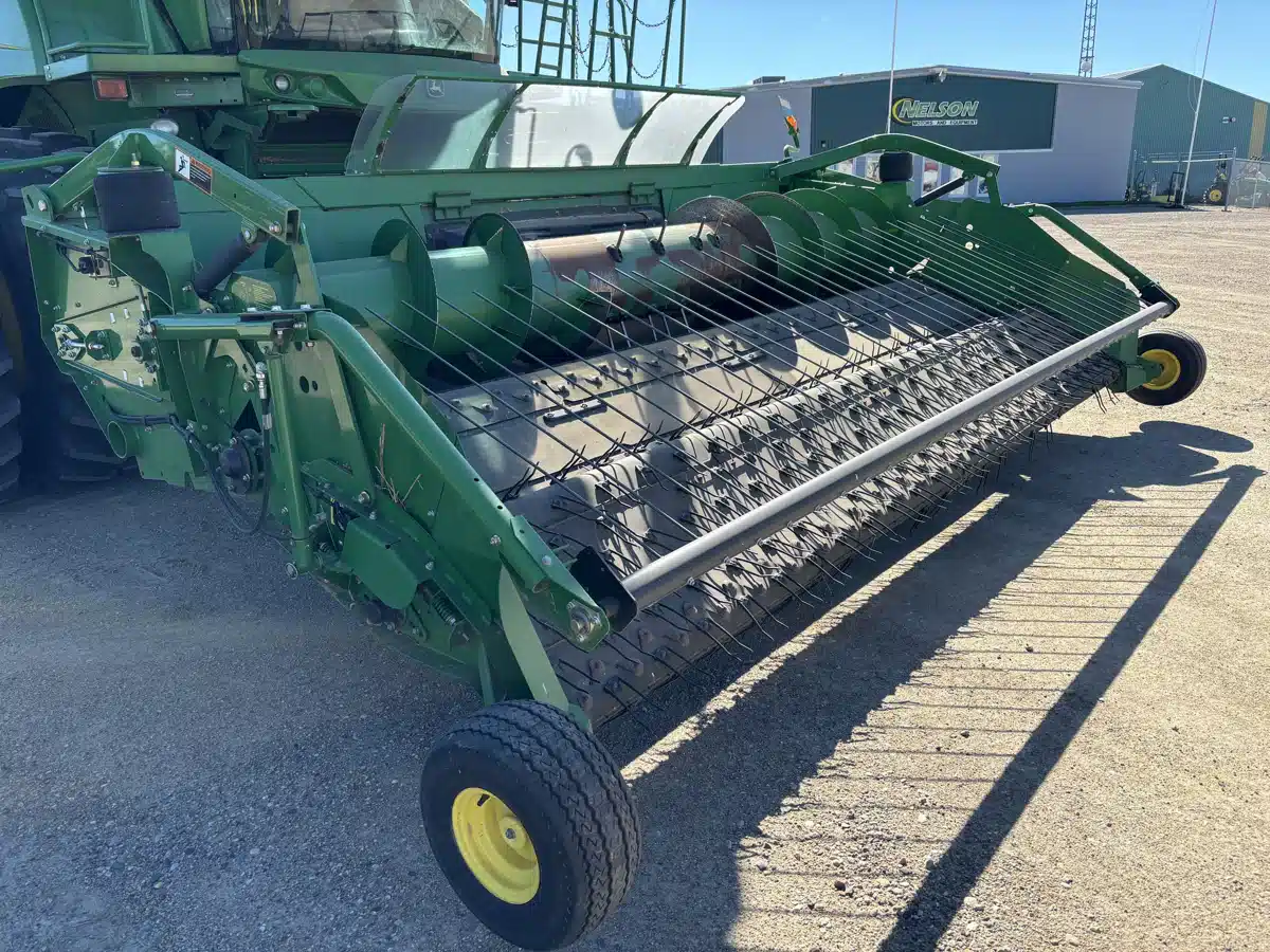 Gallery image 2 for Used 2012 John Deere 615P Header - Draper