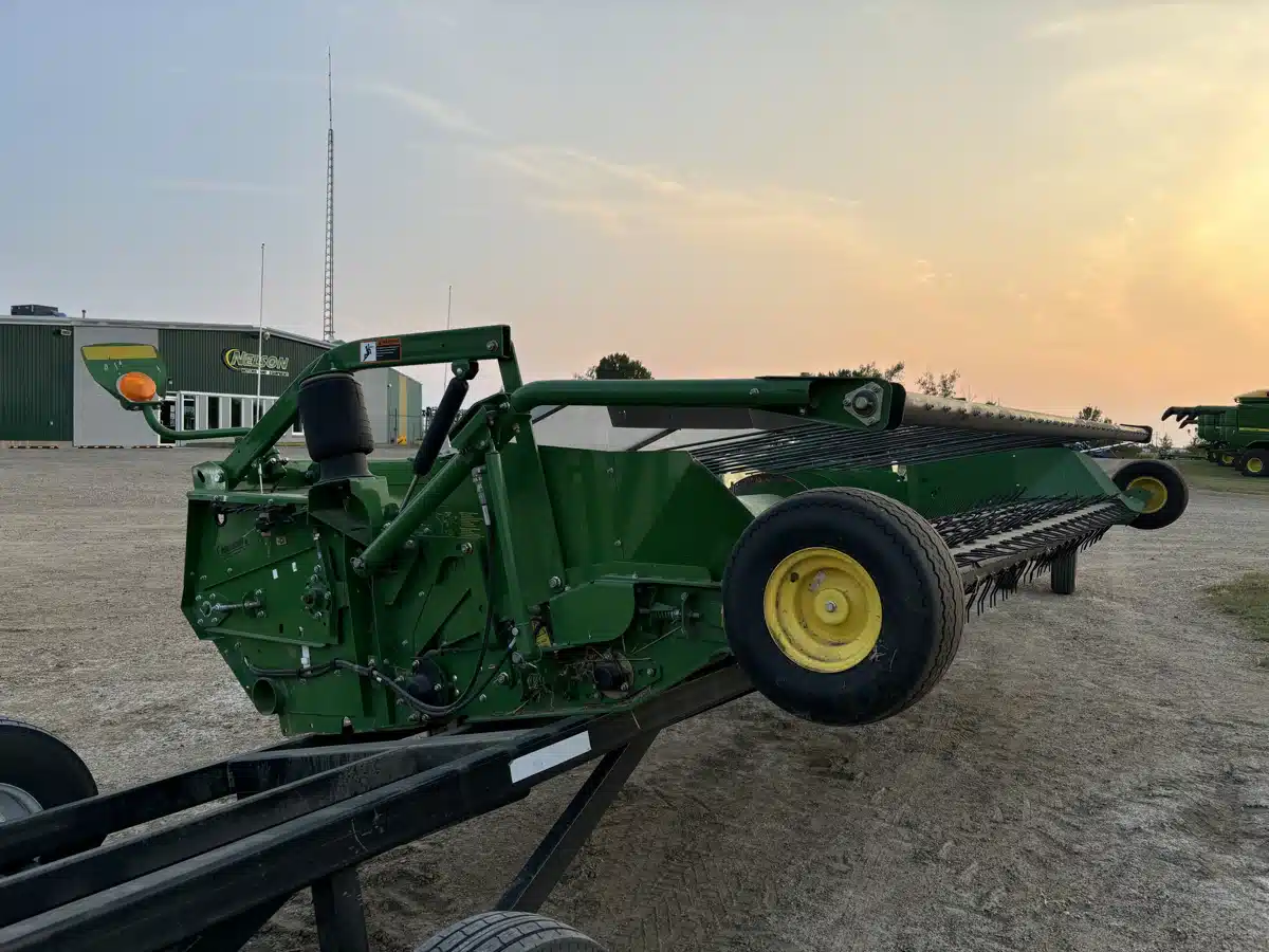 Gallery image 1 for Used 2014 John Deere 615P Header - Pickup