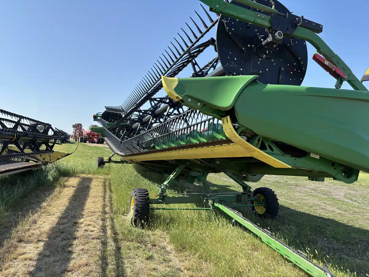 Gallery image 1 for Used 2023 John Deere HD45R Header - Draper