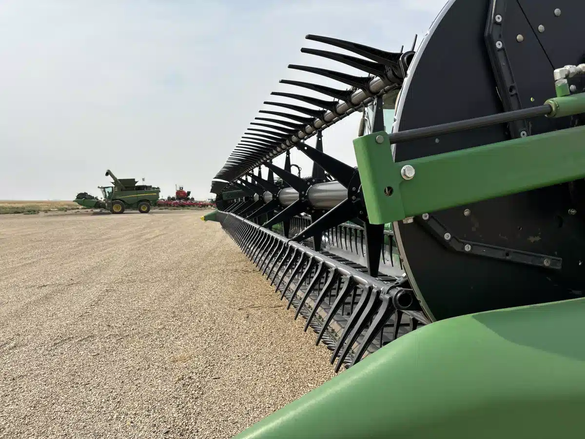 Gallery image 2 for Used 2018 John Deere 645FD Header - Draper