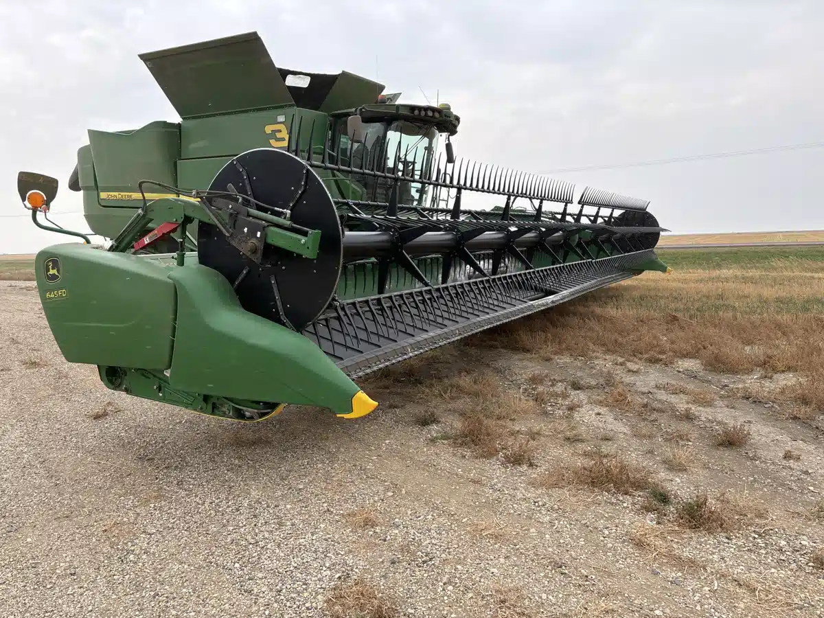 Gallery image 1 for Used 2017 John Deere 645FD Header - Draper