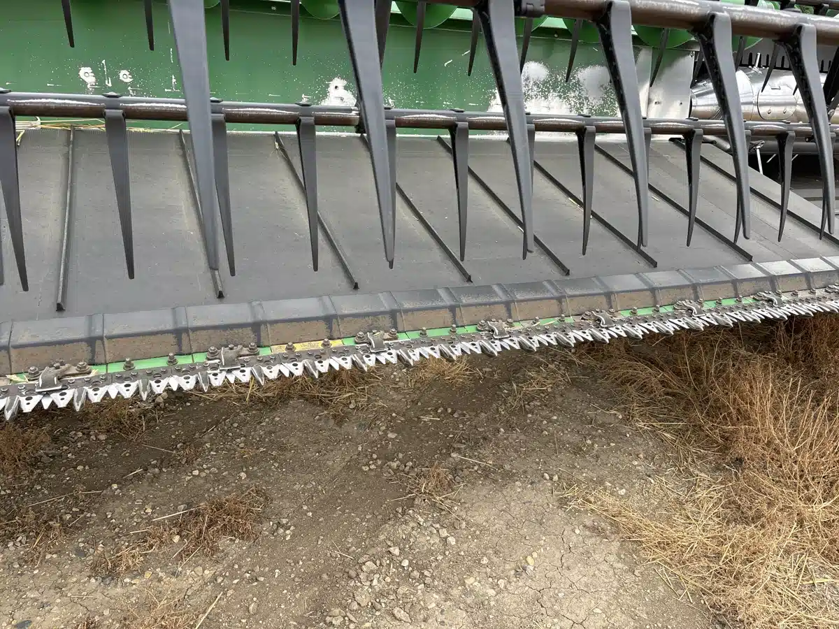 Gallery image 2 for Used 2017 John Deere 645FD Header - Draper