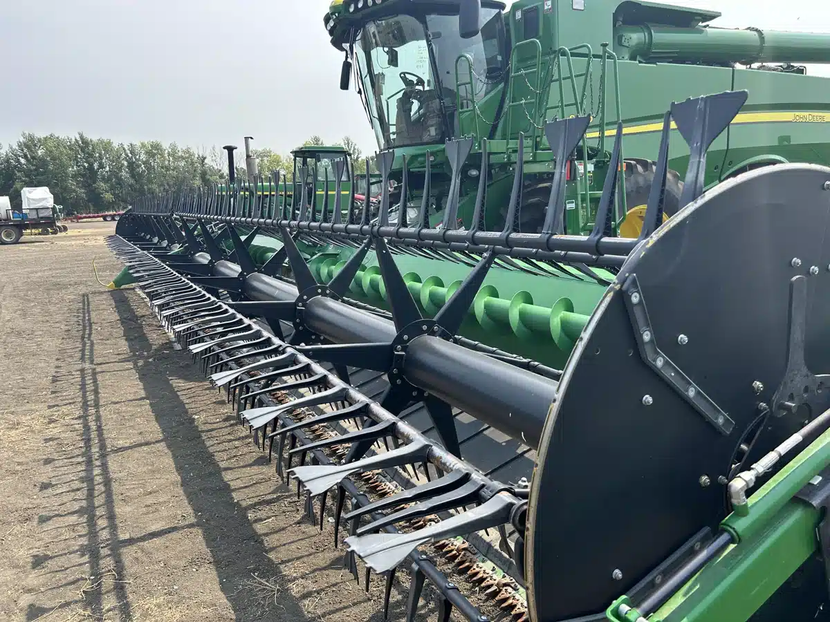 Gallery image 2 for Used 2015 John Deere 645FD Header - Draper