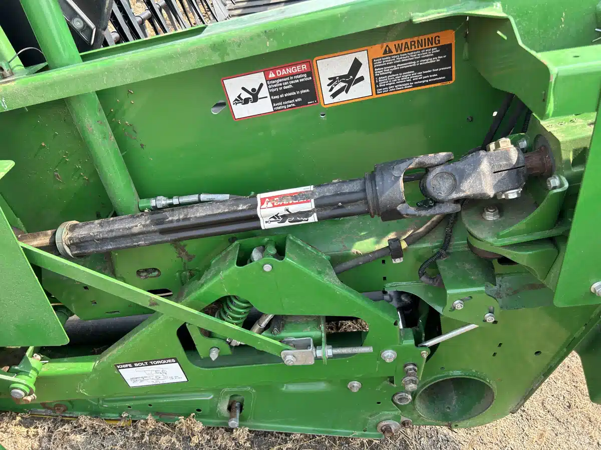 Gallery image 2 for Used 2015 John Deere 645FD Header - Draper