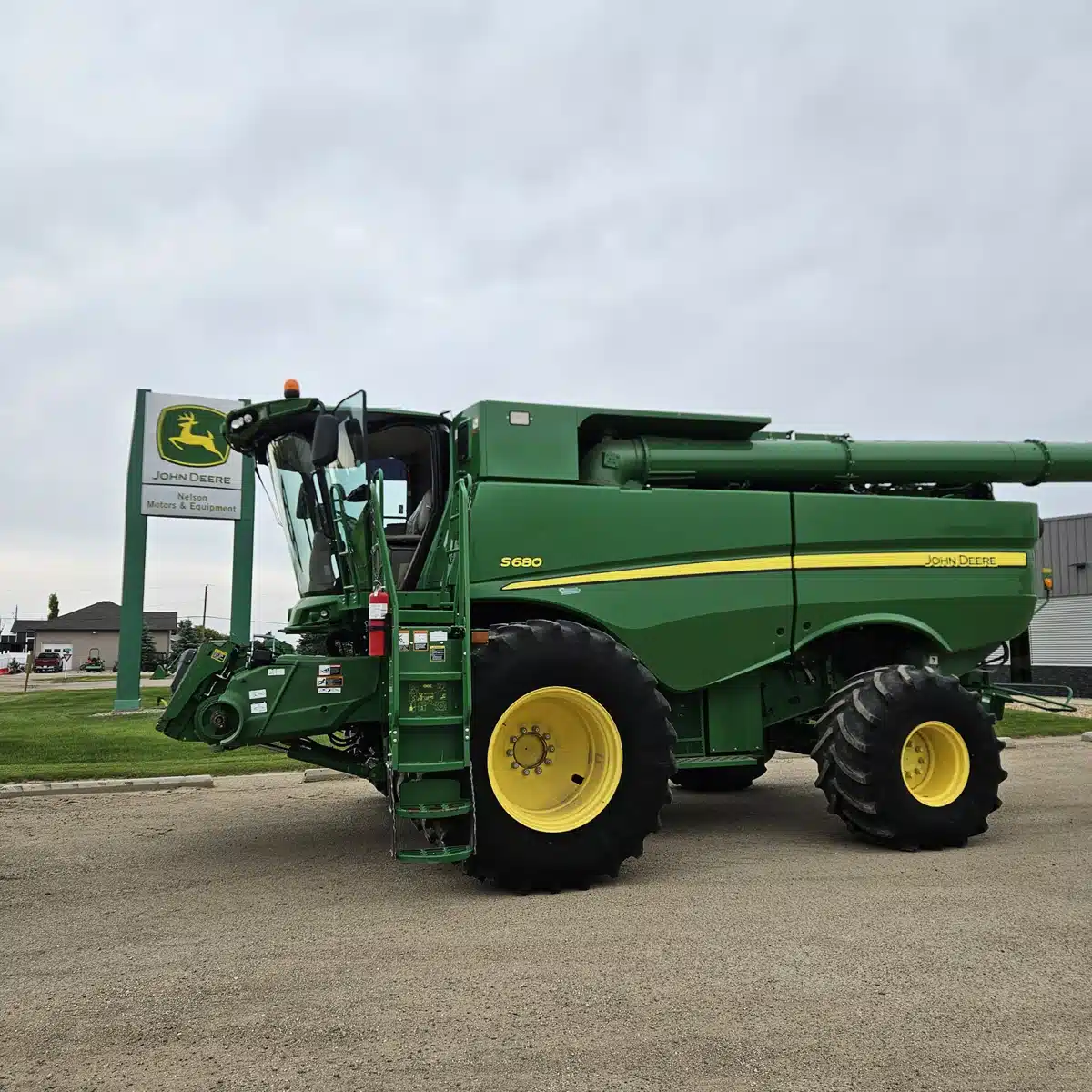 Gallery image 1 for Used 2015 John Deere S680 Combine