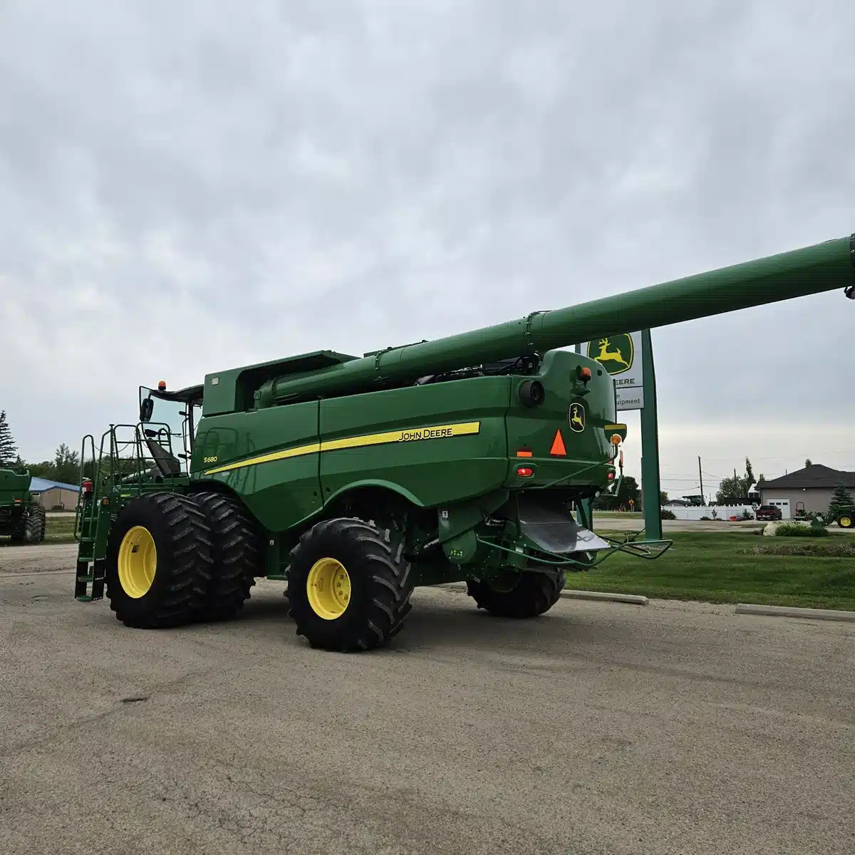 Gallery image 2 for Used 2015 John Deere S680 Combine