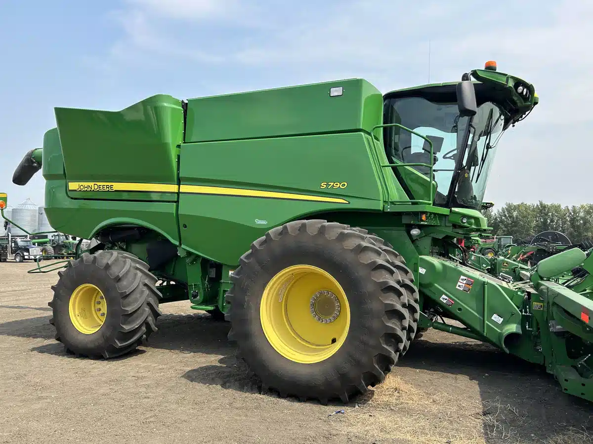 Gallery image 2 for Used 2020 John Deere S790 Combine