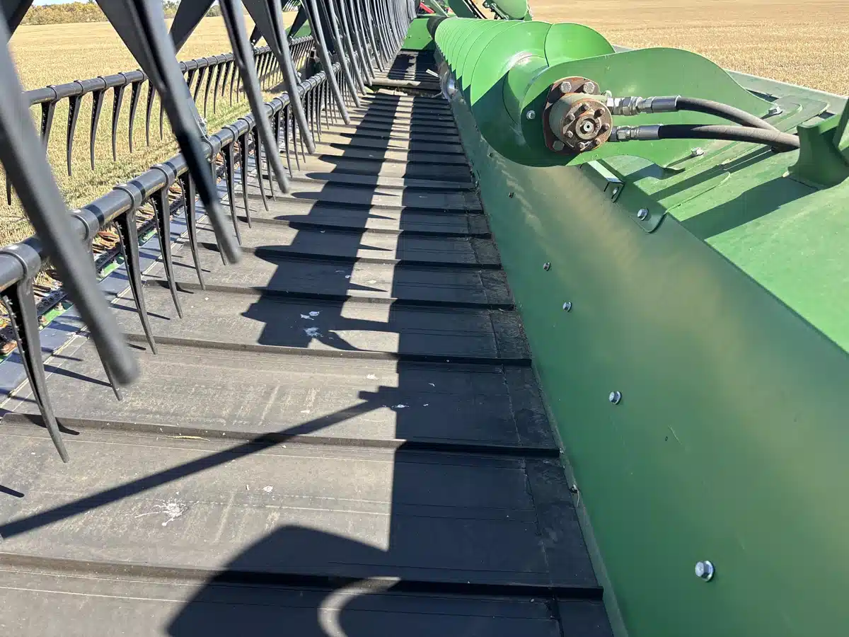 Gallery image 2 for Used 2015 John Deere 645FD Header - Draper
