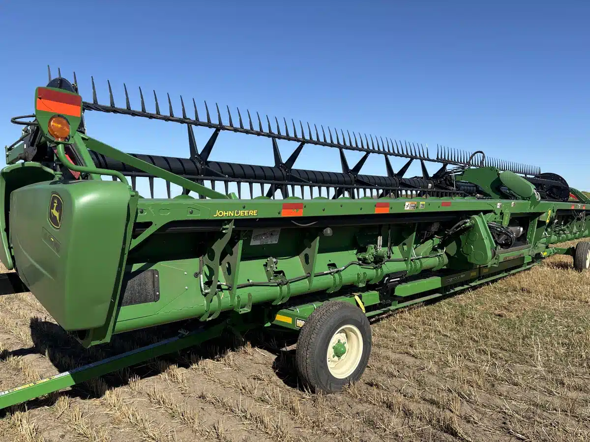 Gallery image 2 for Used 2017 John Deere 645FD Header - Draper