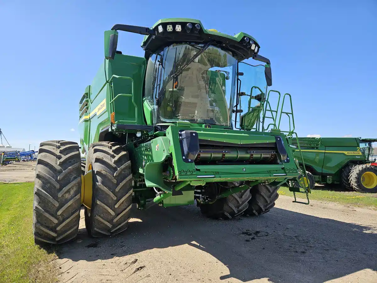 Gallery image 2 for Used 2023 John Deere X9 1000 Combine