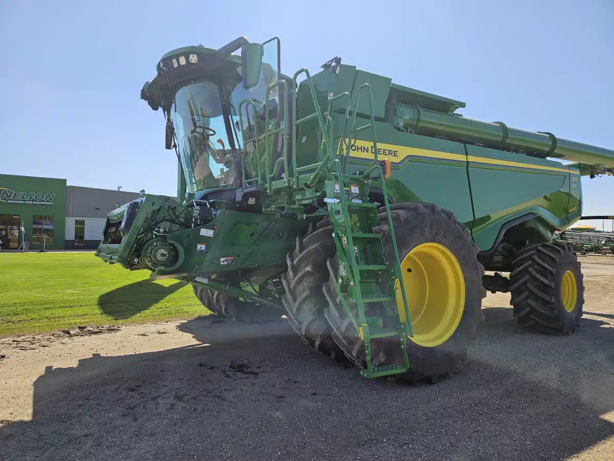 Gallery image 1 for Used 2023 John Deere X9 1000 Combine