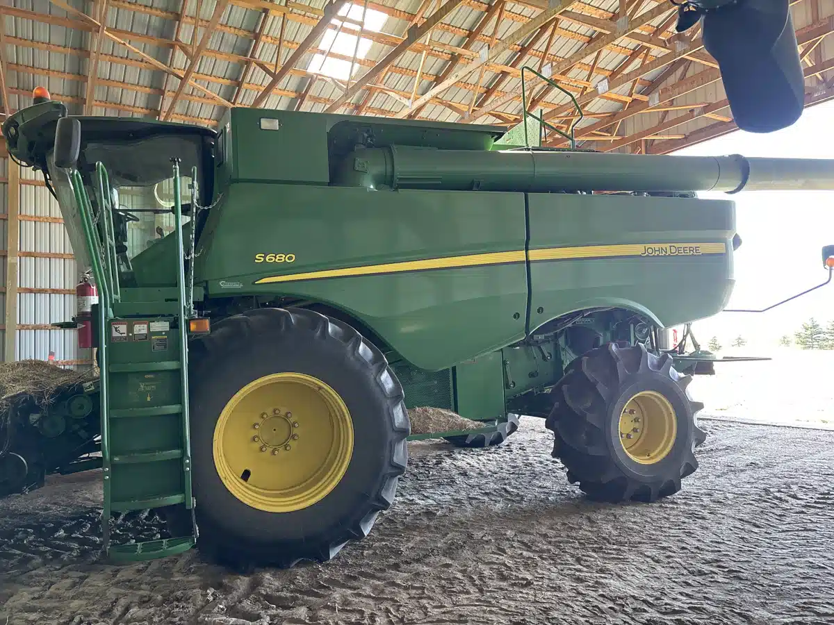 Gallery image 1 for Used 2013 John Deere S680 Combine