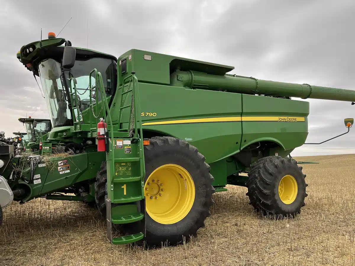 Gallery image 2 for Used 2018 John Deere S790 Combine
