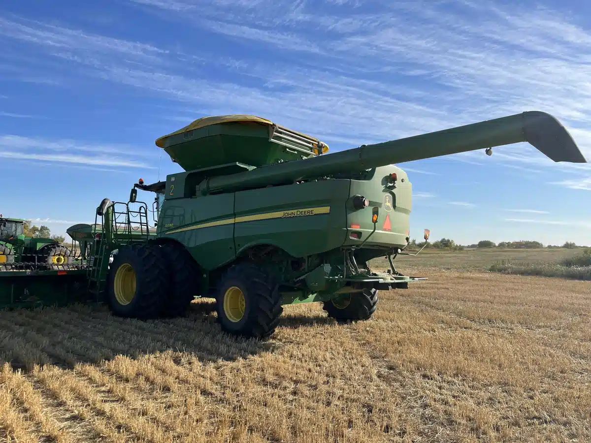 Gallery image 2 for Used 2013 John Deere S690 Combine