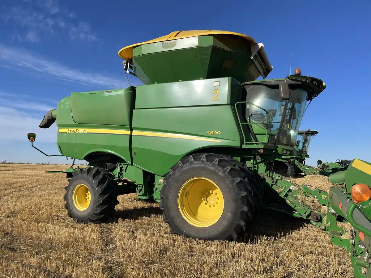 Gallery image 1 for Used 2013 John Deere S690 Combine