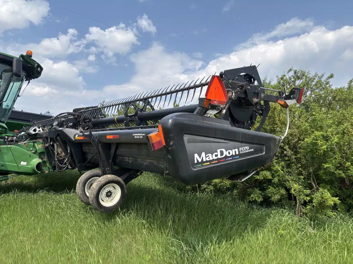 Gallery image 2 for Used 2011 MacDon FD70 Header - Draper