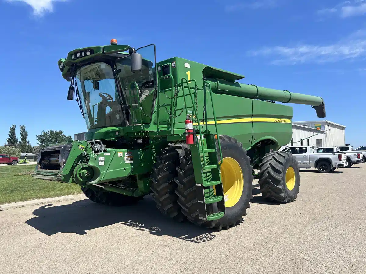 Gallery image 2 for Used 2020 John Deere S780 Combine