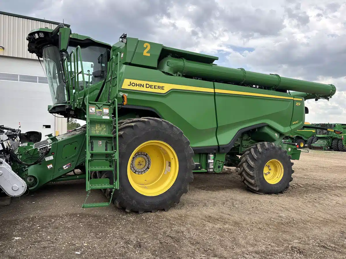 Gallery image 1 for Used 2023 John Deere X9 1000 Combine
