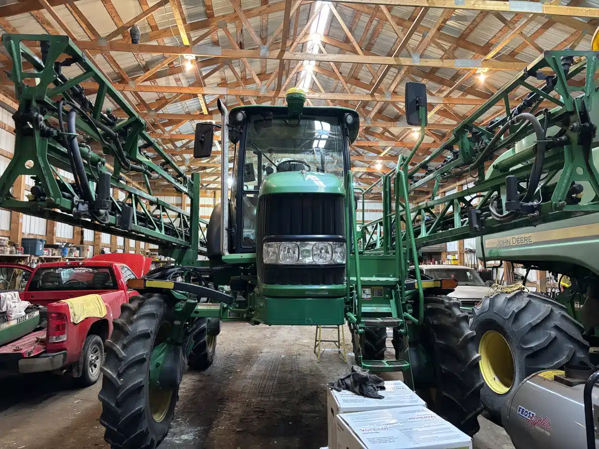 Gallery image 2 for Used 2010 John Deere 4630 Sprayer - Self Propelled
