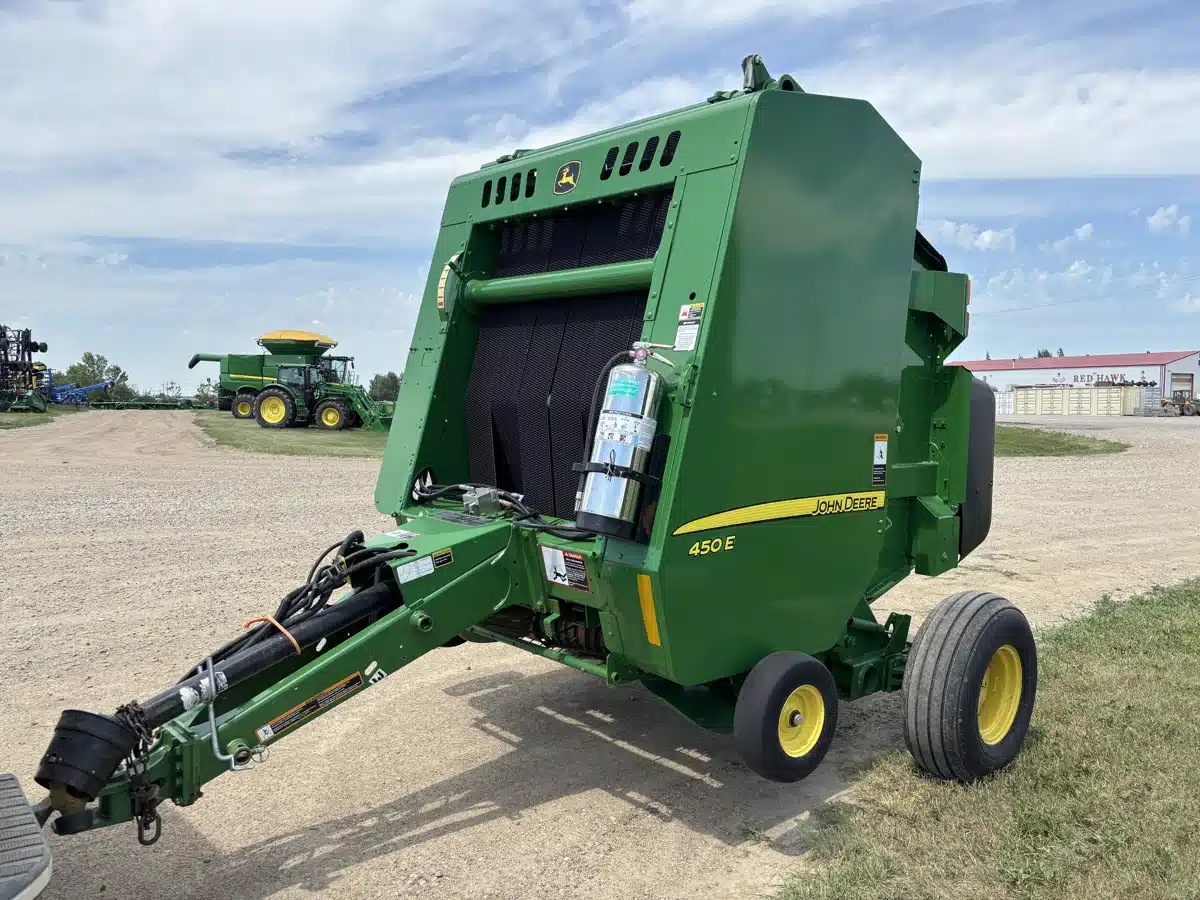 Gallery image 1 for Used 2019 John Deere 450E Round Baler