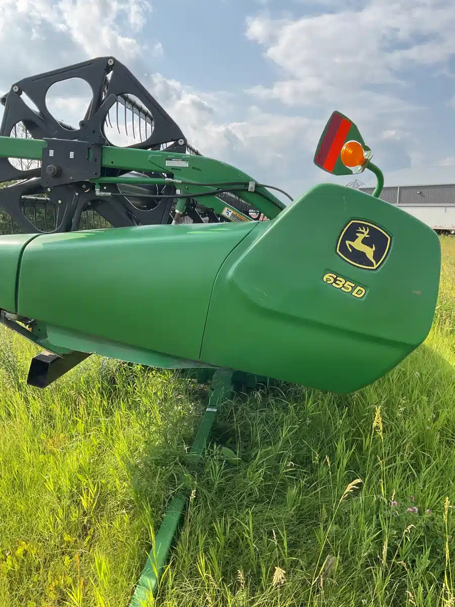 Gallery image 1 for Used 2014 John Deere 635D Header - Draper