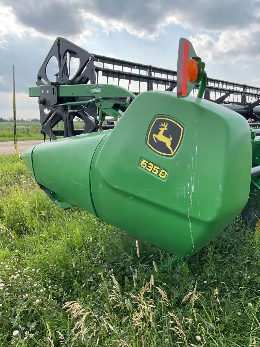 Gallery image 1 for Used 2010 John Deere 635D Header - Draper