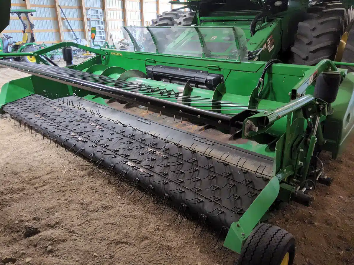 Gallery image 1 for Used 2017 John Deere 615P Header - Draper