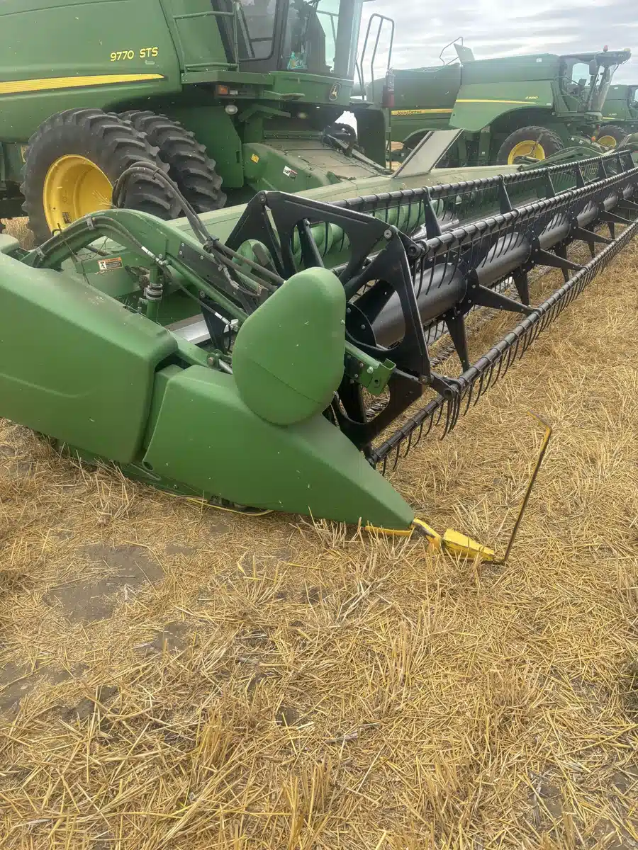 Gallery image 1 for Used 2013 John Deere 635FD Header - Draper