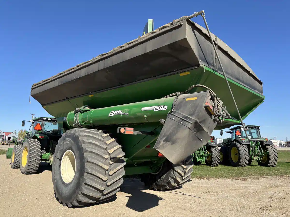 Gallery image 2 for Used 2015 Brent 1386 Grain Cart