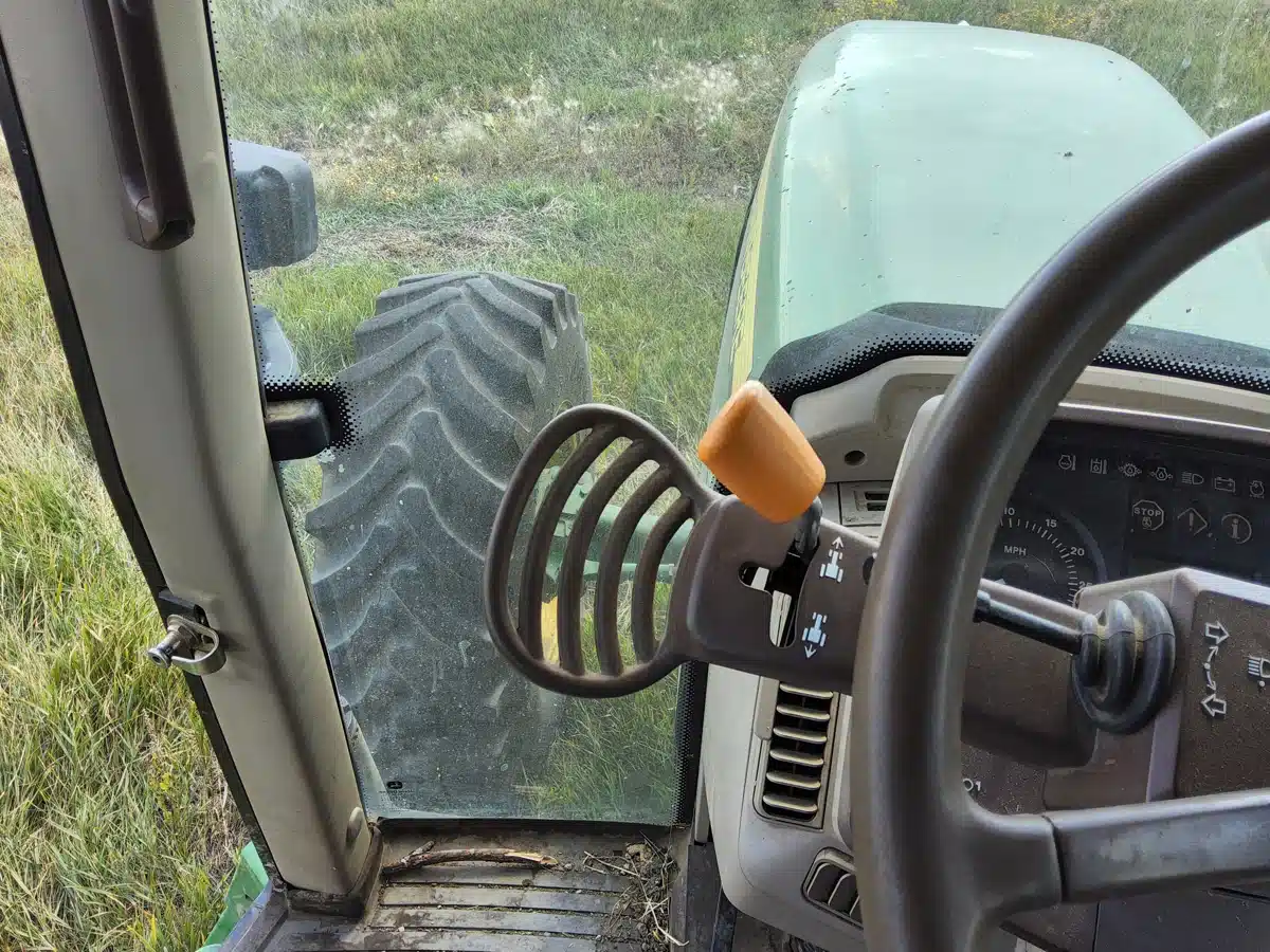 Gallery image 2 for Used 2004 John Deere 7320 Tractor